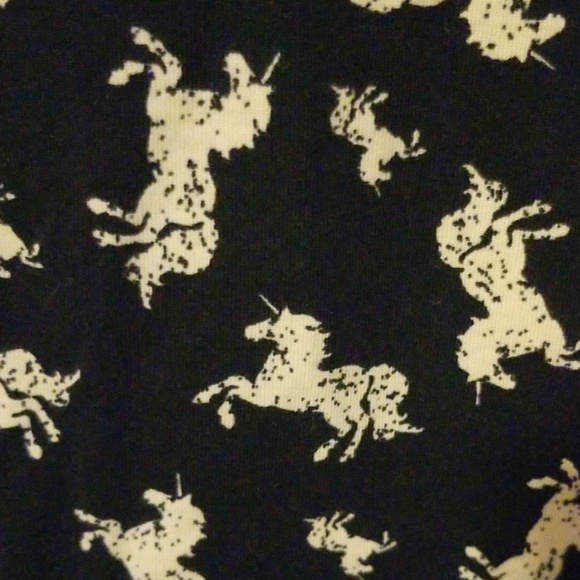 New LuLaRoe Unicorn XS Irma black top - Picture 2 of 4